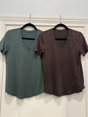 lululemon athletica V-Neck love Short Sleeve Tee in Green and Brown